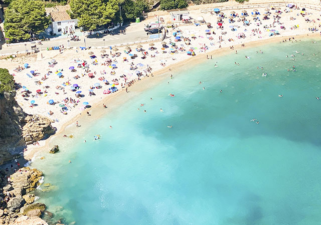 Cala-Granadella:-un-rincón-paradisíaco-en-la-Costa-Blanca